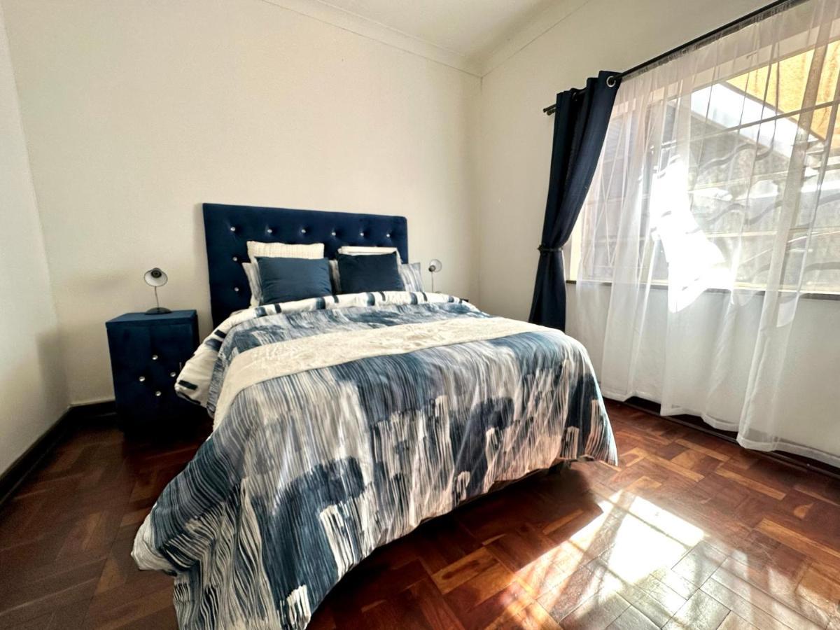 Blue Lantern Bed And Breakfast Кемптън Парк Екстериор снимка