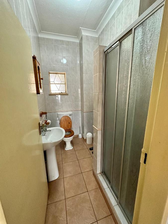 Blue Lantern Bed And Breakfast Кемптън Парк Екстериор снимка