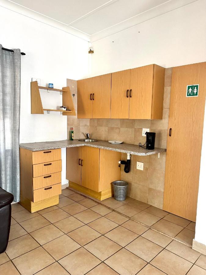 Blue Lantern Bed And Breakfast Кемптън Парк Екстериор снимка