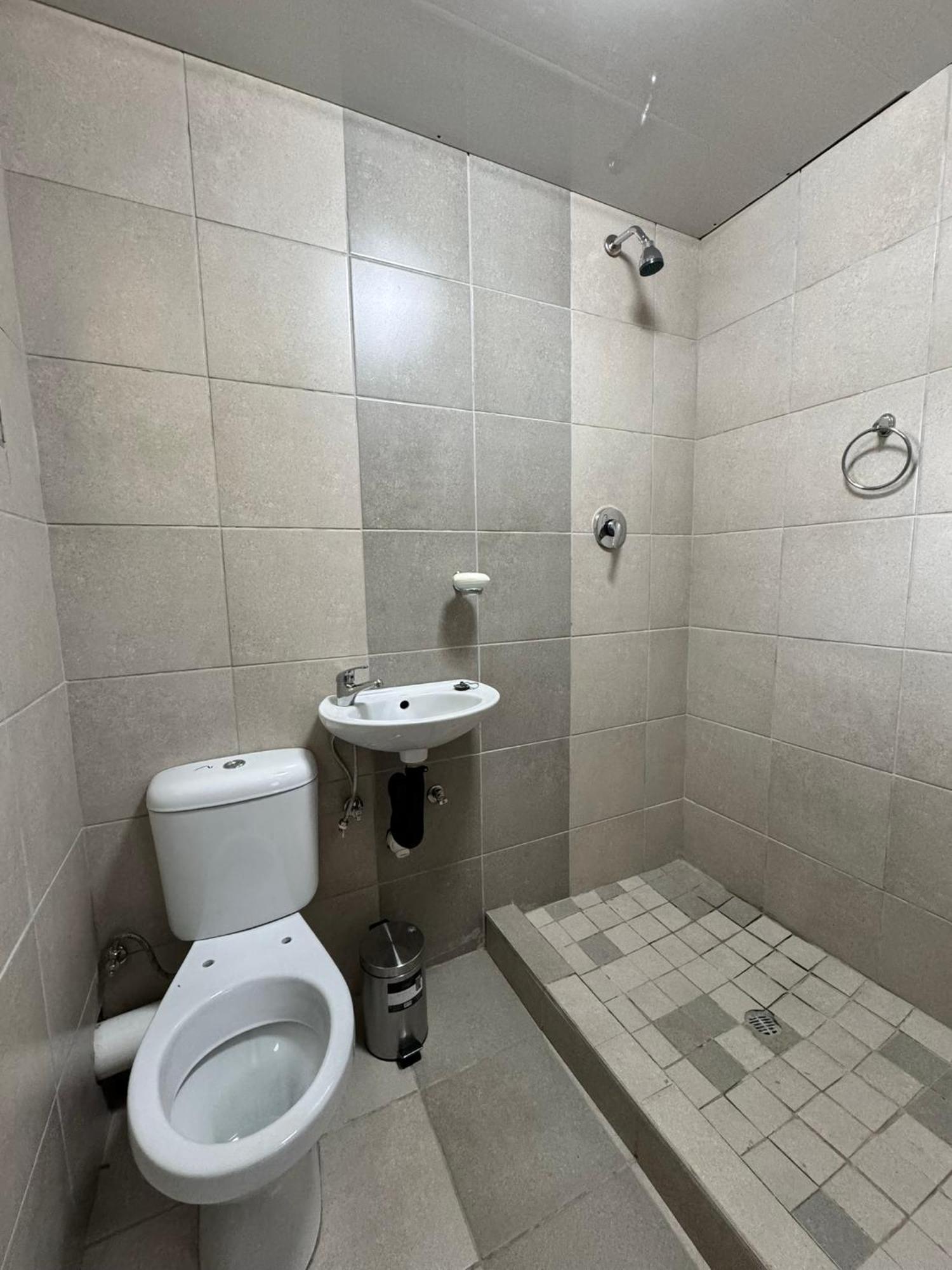 Blue Lantern Bed And Breakfast Кемптън Парк Стая снимка