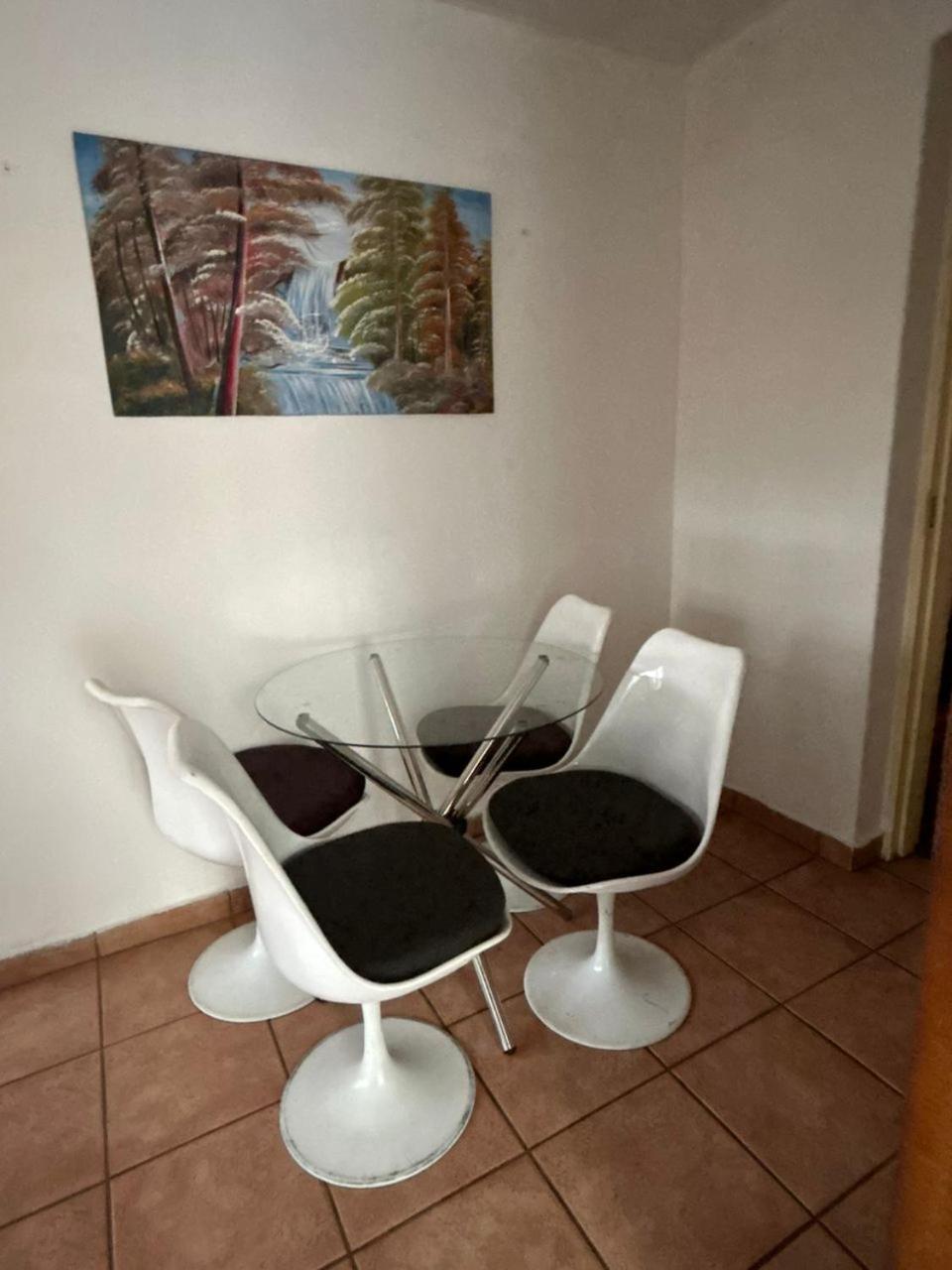 Blue Lantern Bed And Breakfast Кемптън Парк Екстериор снимка