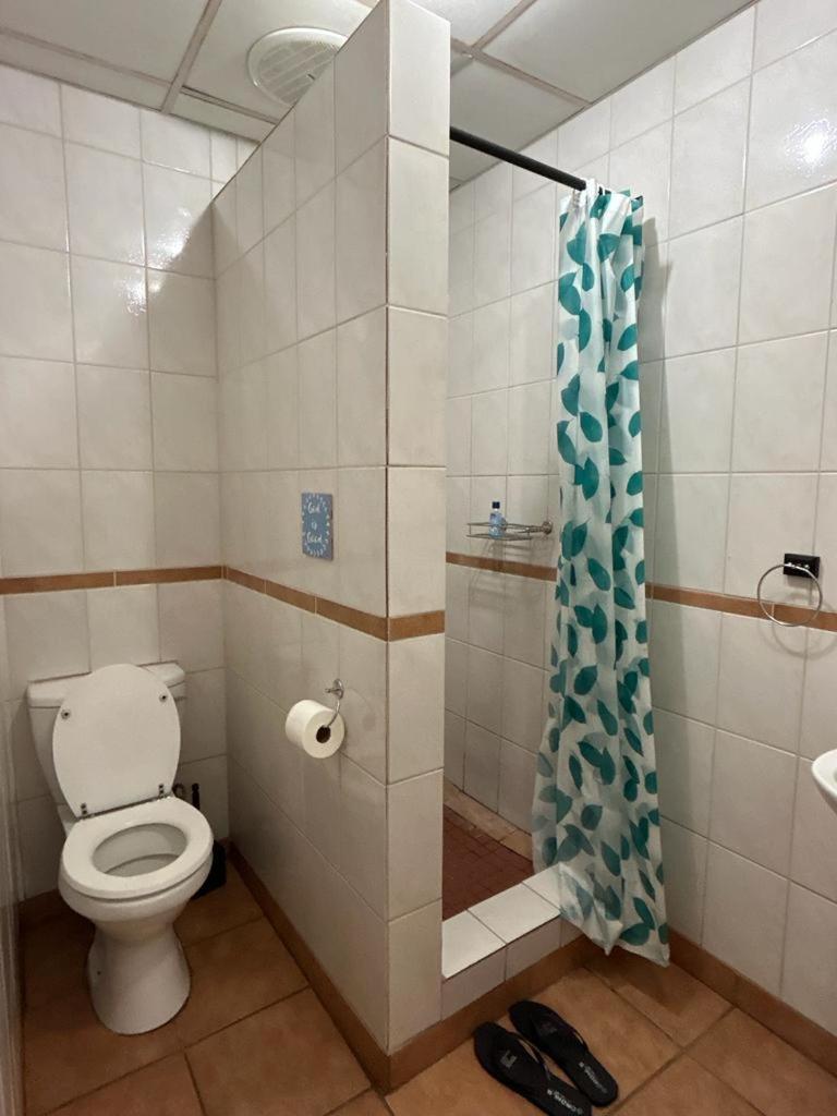 Blue Lantern Bed And Breakfast Кемптън Парк Стая снимка
